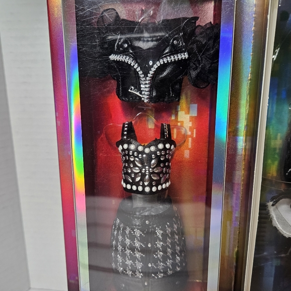 New Shadow High Shanelle Onyx Rainbow High Fashion Doll - Picture 3 of 9